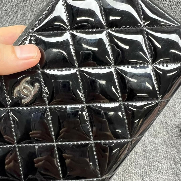 100% Authentic CHANEL Patent Leather Wallet - Picture 5 of 14